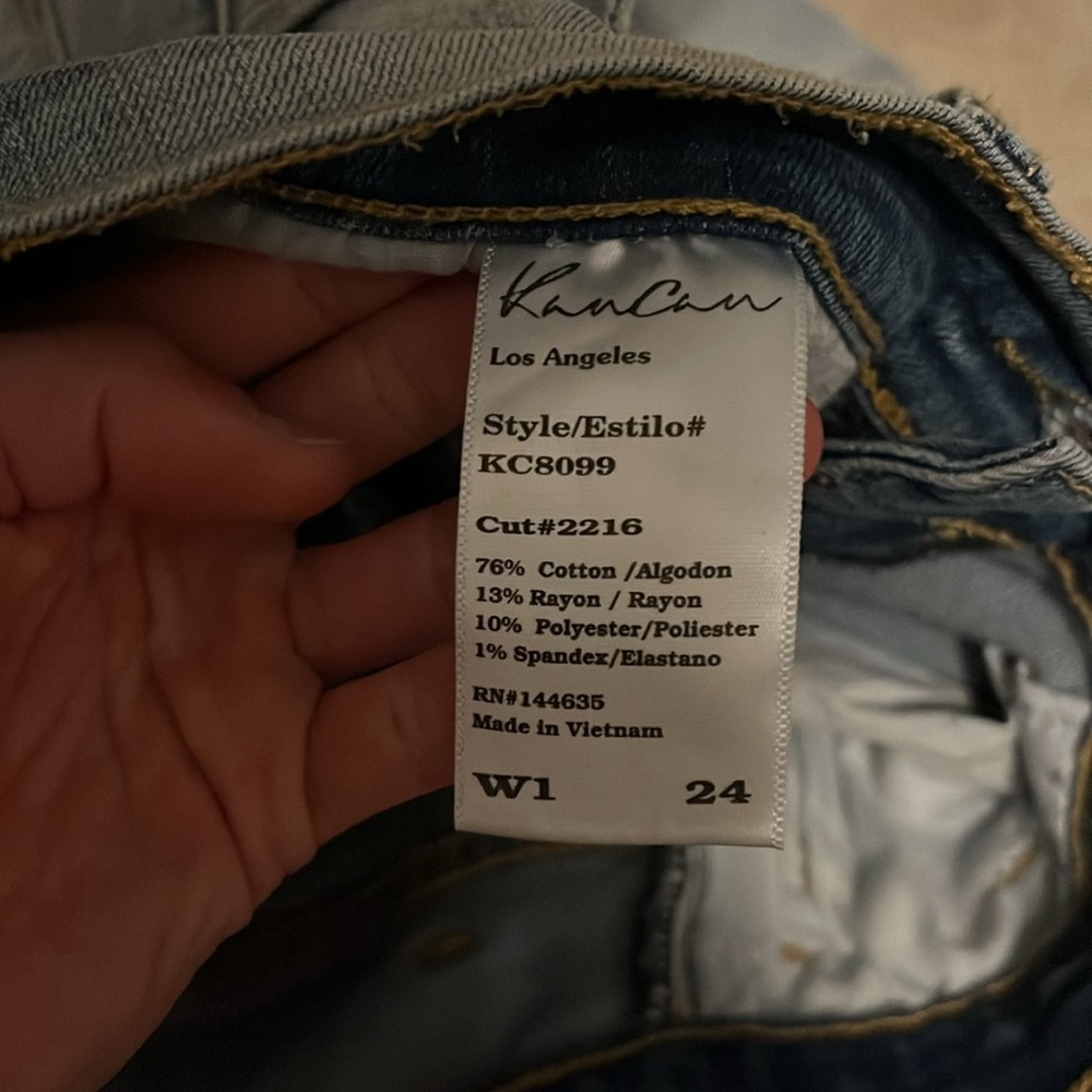 Destressed jeans. - Picture 3 of 3